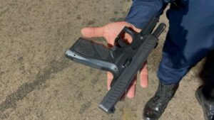 Dupla é presa após roubo de motocicleta na zona Sul; um deles usava tornozeleira