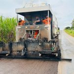 Parceria entre Jean Oliveira e Governo do Estado leva microrrevestimento à P-50 em Alta Floresta