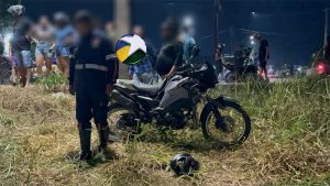Entubado e inconsciente: motociclista é socorrido em estado grave após colisão contra poste – Polícia