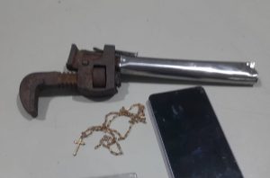 Entregador tem moto roubada por criminoso com simulacro, mas PM age rápido – Polícia